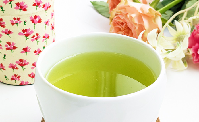 カーネーション缶と湯色